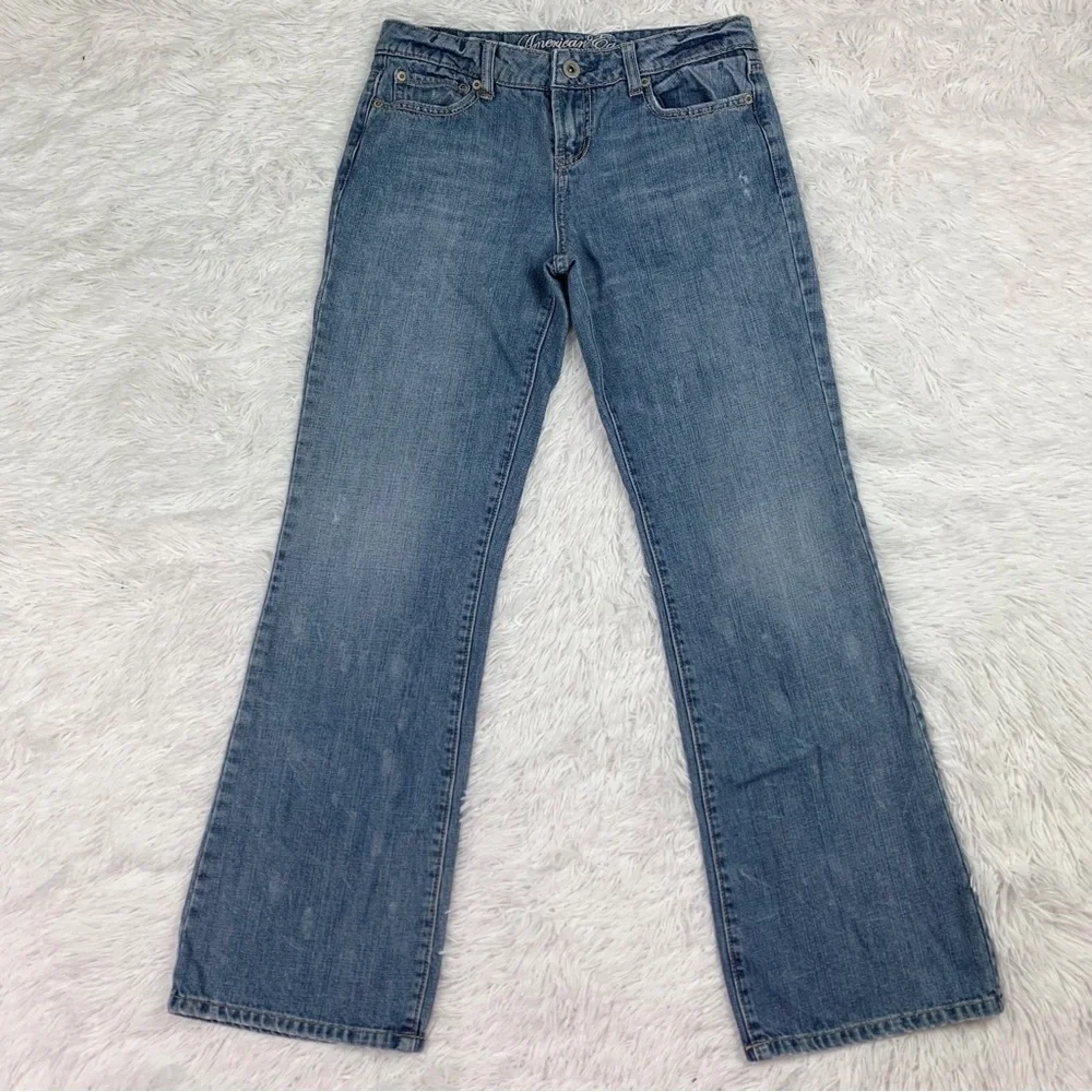 American Eagle women size 4 Short low rise original‎ 77 jeans in blue